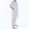 Uomini di kaftan vestire le ultime modelle di Abaya